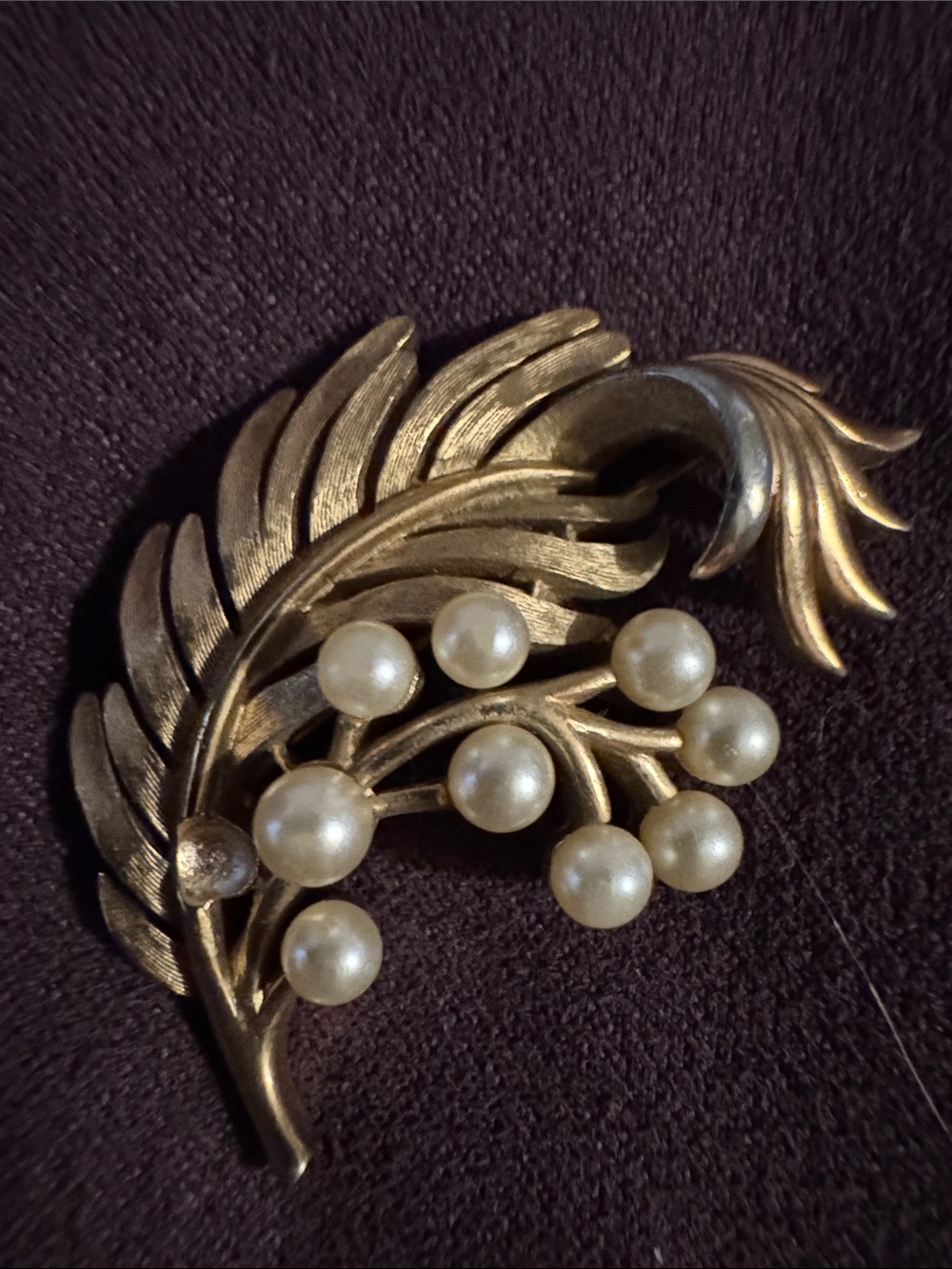 Vintage Gold-Tone Pearl Accent Leaf Brooch - Women Jewelry